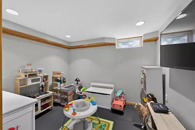 403 Valley Rd, New Bedford, MA 02745 - Photo 25