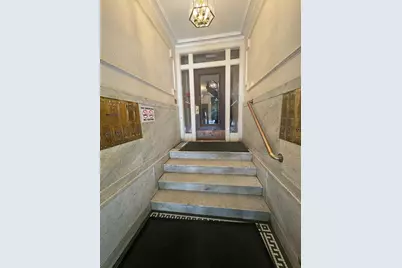 35 Mount Hood #7, Boston, MA 02435 - Photo 3