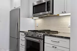 17 Bowdoin St, Boston, MA 02114 - Photo 11