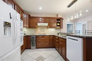 71 Circuit Rd, Dedham, MA 02026 - Photo 5