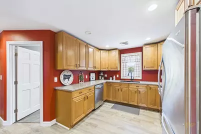 28 Hancock St, Fall River, MA 02721 - Photo 11