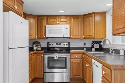 66 Middle Rd, Acushnet, MA 02743 - Photo 9