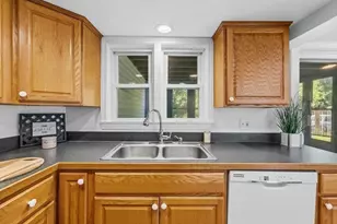 66 Middle Rd, Acushnet, MA 02743 - Photo 7