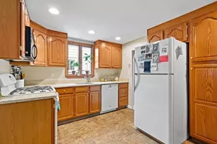 51 Fairlawn St, Malden, MA 02148 - Photo 7