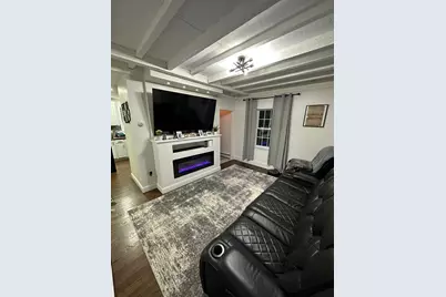 11 Barton St, Salem, MA 01970 - Photo 9