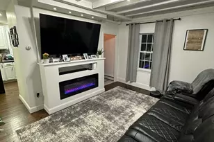 11 Barton St, Salem, MA 01970 - Photo 9