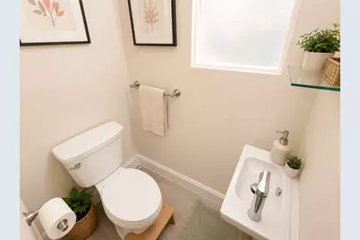 32 Claflin Rd #2, Brookline, MA 02446 - Photo 9