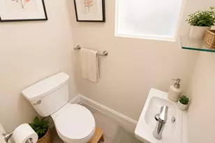32 Claflin Rd, Brookline, MA 02446 - Photo 9