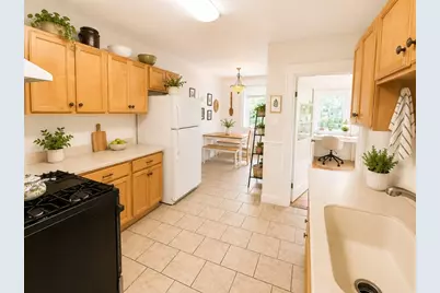 32 Claflin Rd #2, Brookline, MA 02446 - Photo 11