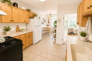 32 Claflin Rd, Brookline, MA 02446 - Photo 11