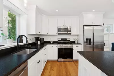 140 Broken Bow Ln, Falmouth, MA 02536 - Photo 5