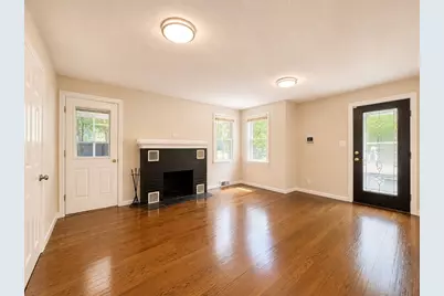 4 Wolfe St, Springfield, MA 01020 - Photo 7