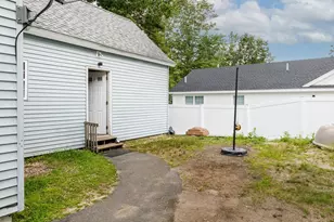 35 Essex St, Athol, MA 01331 - Photo 13