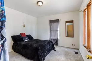 35 Essex St, Athol, MA 01331 - Photo 7