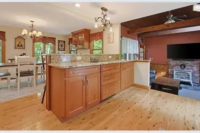 209 Highland St, Stoughton, MA 02072 - Photo 9