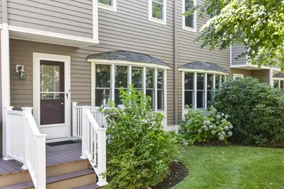 8 Locust Ln #4, Watertown, MA 02472 - Photo 3
