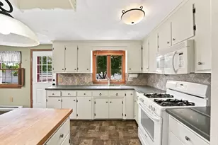 279 Adams St, Agawam, MA 01001 - Photo 9