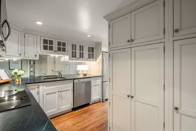 21 Walnut #M, Boston, MA 02108 - Photo 11