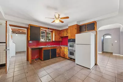 69 Worthington St, Chicopee, MA 01020 - Photo 9