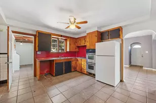 69 Worthington St, Chicopee, MA 01020 - Photo 9