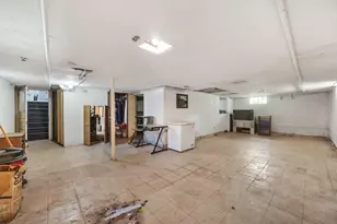 69 Worthington St, Chicopee, MA 01020 - Photo 25