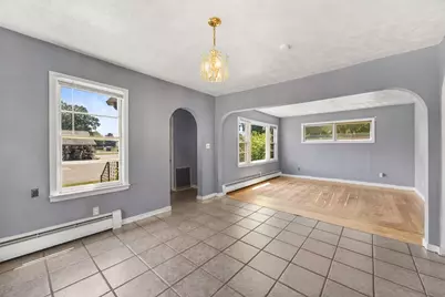 69 Worthington St, Chicopee, MA 01020 - Photo 5