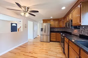 4 MacArthur Cir, Peabody, MA 01960 - Photo 9