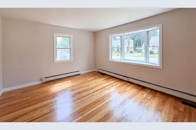 4 Macarthur Cir, Peabody, MA 01960 - Photo 3