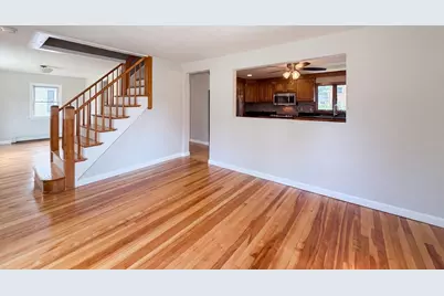 4 Macarthur Cir, Peabody, MA 01960 - Photo 7