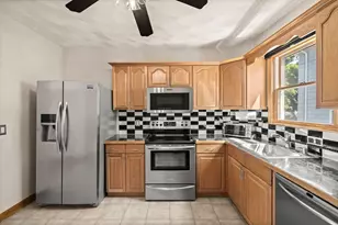 31 Bates St, Danvers, MA 01923 - Photo 3