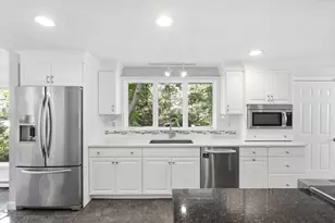 129 Pearl St, Burlington, MA 01803 - Photo 11