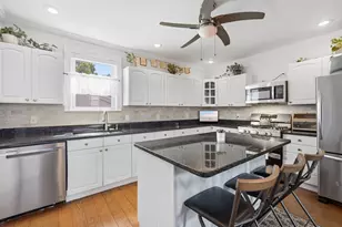 9 Munroe St, Haverhill, MA 01830 - Photo 5