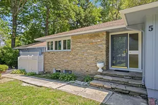 5 Woodland Dr, Paxton, MA 01612 - Photo 1