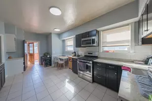 27 Wave Ave, Revere, MA 02151 - Photo 3
