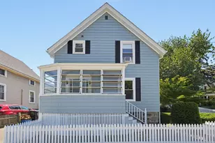 210 Pleasant St, Marblehead, MA 01945 - Photo 3