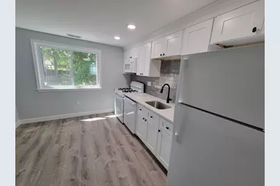 5 Lenox St #4, Lowell, MA 01852 - Photo 9