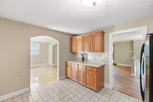 20 Sherwood Ave, West Springfield, MA 01089 - Photo 9