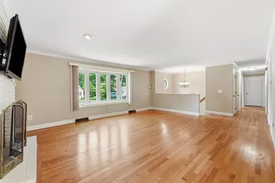 20 Sherwood Ave, West Springfield, MA 01089 - Photo 5