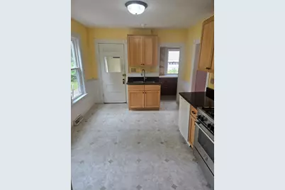 32 Hampden St, Northampton, MA 01060 - Photo 11
