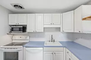 300 Park Terrace Dr, Stoneham, MA 02180 - Photo 9