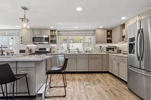 9 Cross St, Fitchburg, MA 01420 - Photo 7