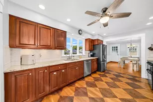 10 Essex St, Amesbury, MA 01913 - Photo 5