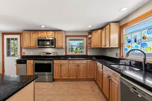 14 Overlook St, Newburyport, MA 01950 - Photo 11