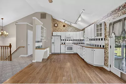 65 Phaeton Rock Rd, Lynn, MA 01904 - Photo 9