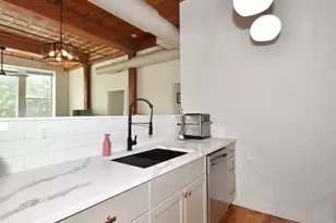 385 Worthington St, Springfield, MA 01103 - Photo 3
