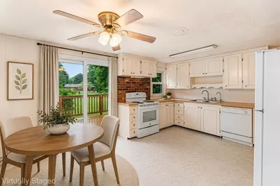 31 Conway St, Worcester, MA 01607 - Photo 9