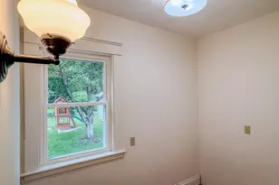 8 Davis St, Montague, MA 01376 - Photo 15