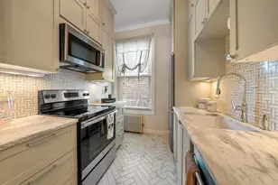 554 E 4th St, Boston, MA 02127 - Photo 13