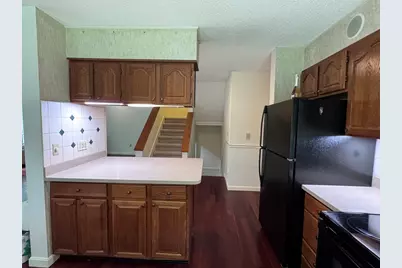 304 Fairway Village #304, Northampton, MA 01053 - Photo 5