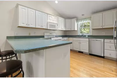 38 Juniper Ln #38, Hanover, MA 02339 - Photo 5
